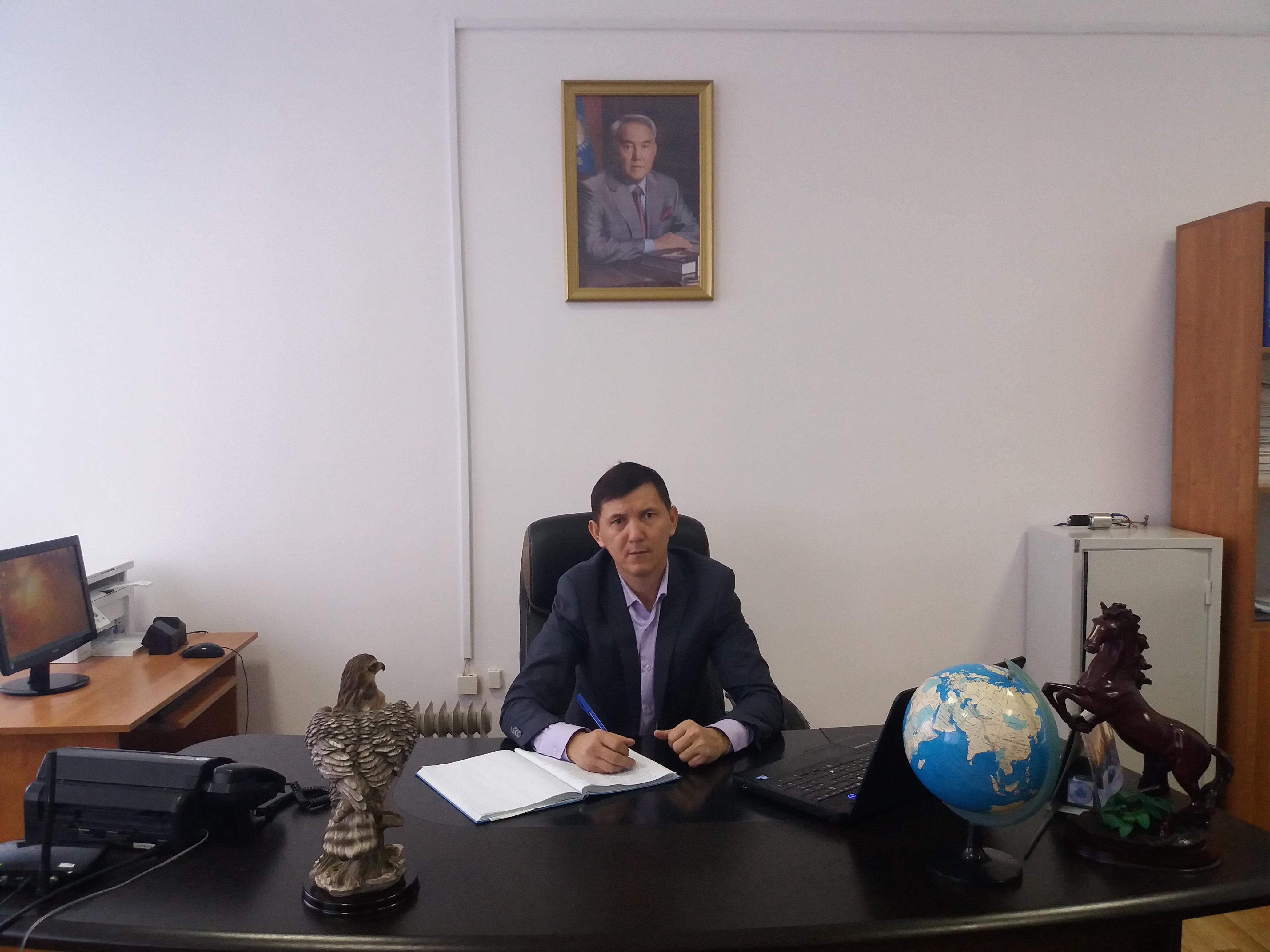 Мәншүк Мәметова атындағы шағын орталықты орта мектебінің директоры Байшымыров Медет Бейсенгалиевич