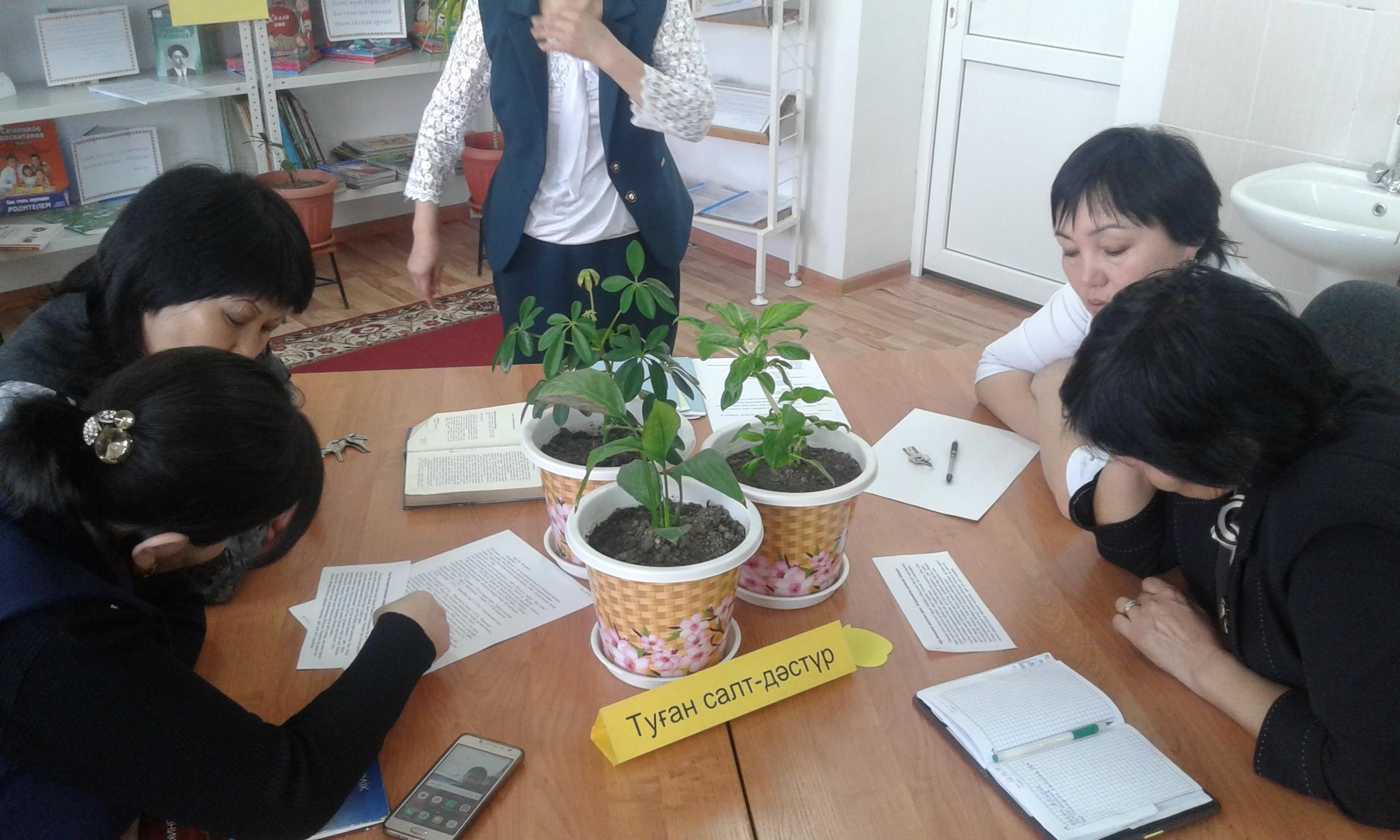 "Кітап-алтын  қазына"   дөңгелек  үстел  аудандық   кітапханашылар  іс-шарасы