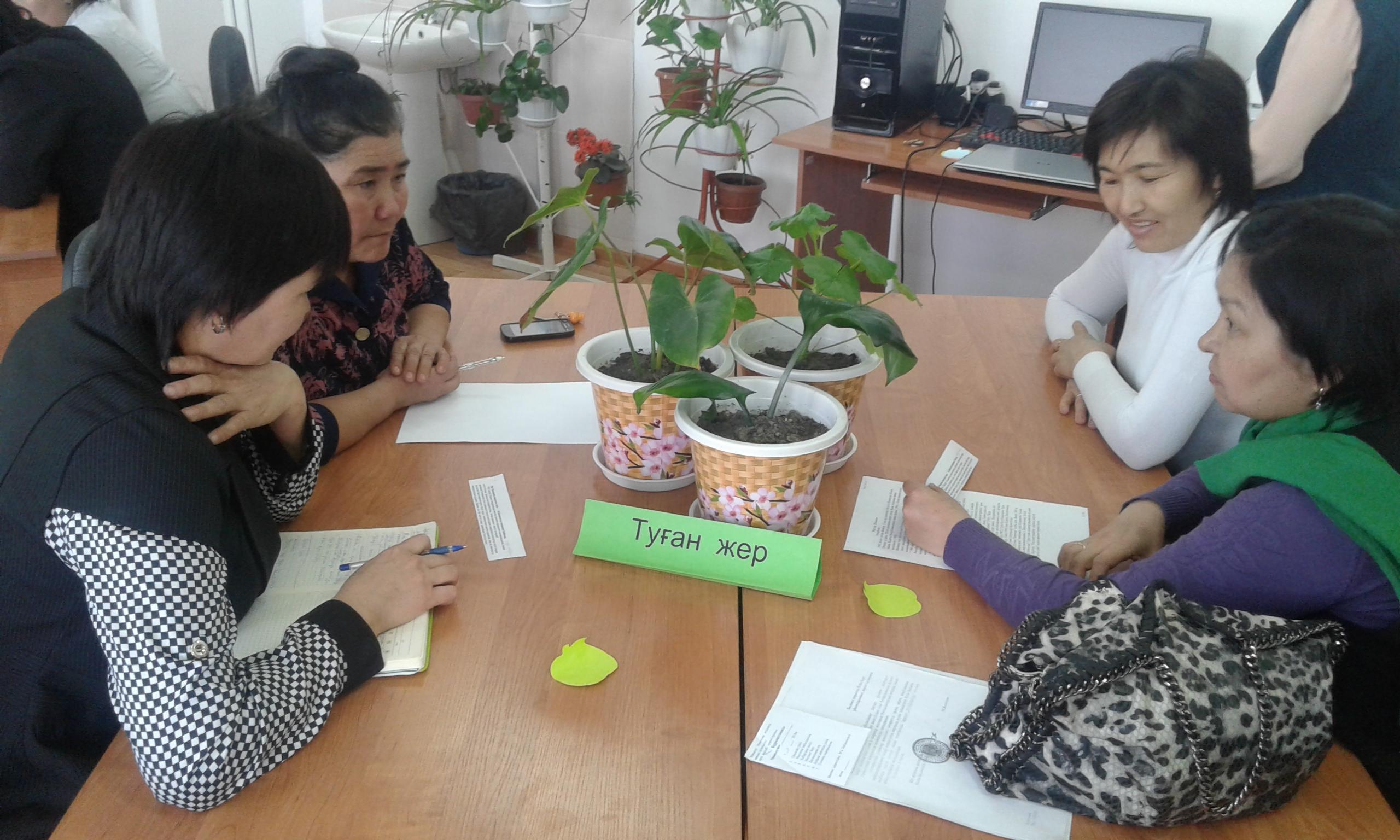 "Кітап-алтын  қазына"   дөңгелек  үстел  аудандық   кітапханашылар  іс-шарасы